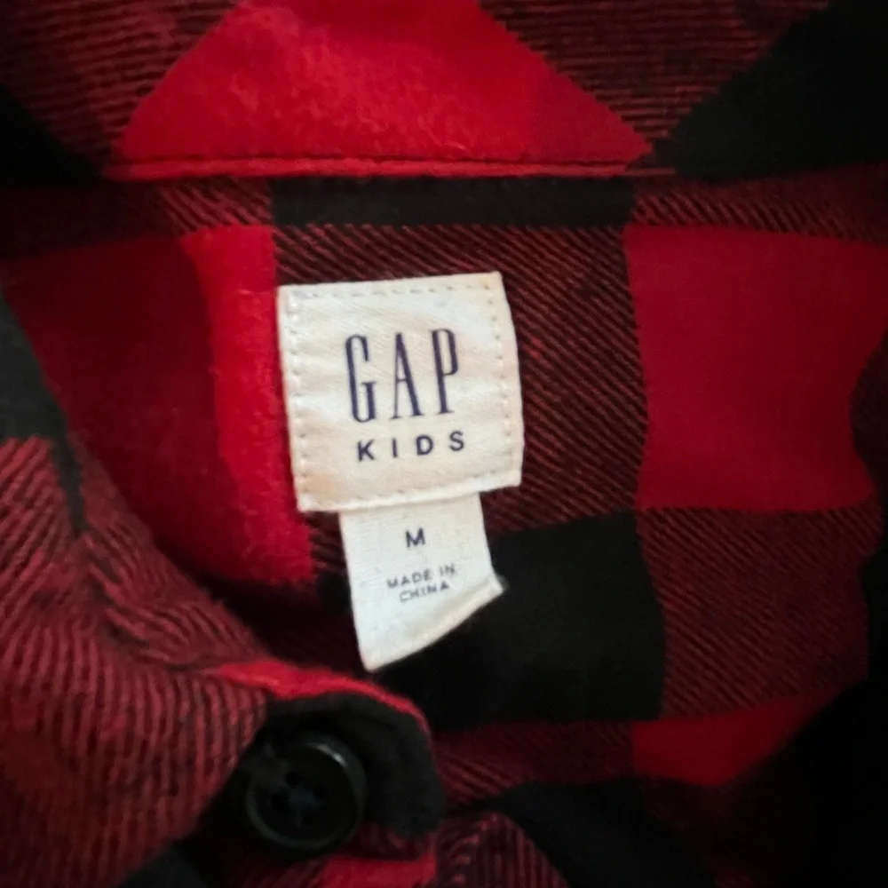 ⭐️EUC - Gap Kids - Red & Black Flannel Long Sleeve Button Down Shirt - Boys M